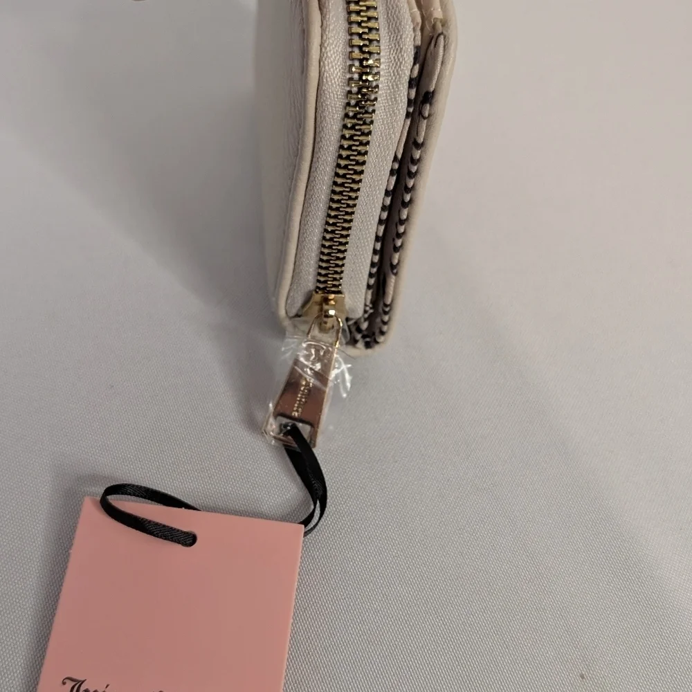 Juicy Couture Beige Cream Bifold Wallet  NWT